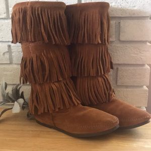Minnetonka 3 Layer Fringe Boots